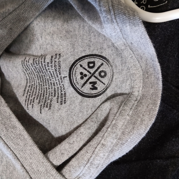 lot of 4 large t-shirts (2 graphic) - Picture 6 of 7